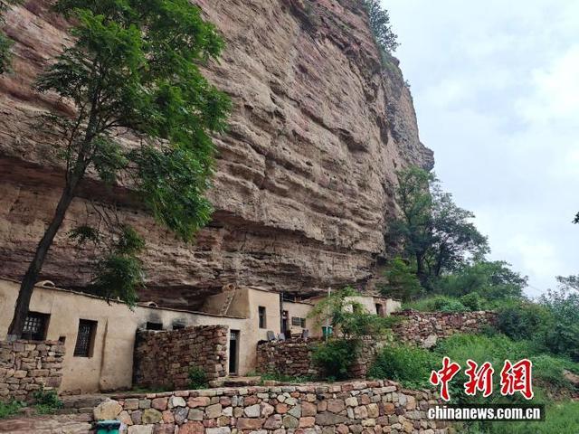 图为当年战士们在黄崖洞的居住旧址。记者 郎朗 摄