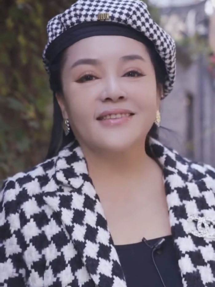 千百惠近照