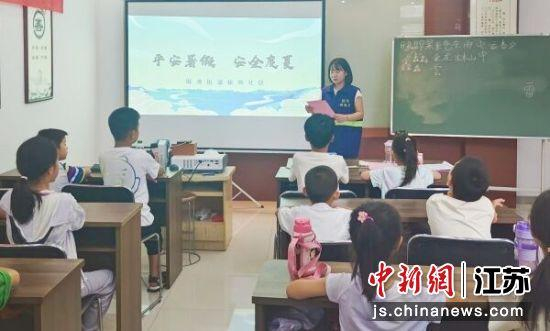 植物园社区开展居家安全宣传活动。植物园社区供图