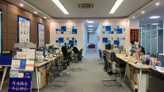 天河某创业就业联盟基地的“假装上班”工位