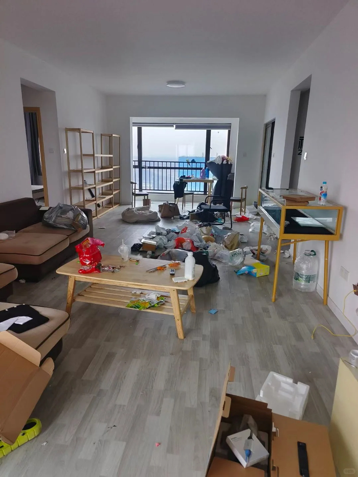 为什么房东宁愿让房子空着,也不租出去?听完3位房东的实话,才懂有多现实!__财经头条__新浪财经
