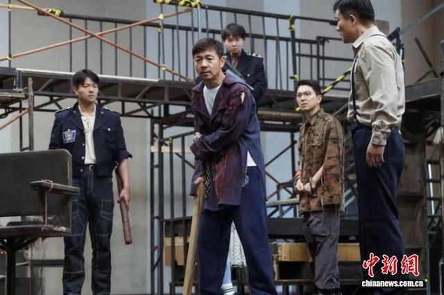 话剧《死无葬身之地》排练照。 国家话剧院供图