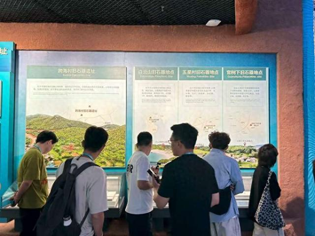 8月20日，福建平潭壳丘头遗址博物馆，游客正在参观。中青报·中青网记者 贾骥业/摄