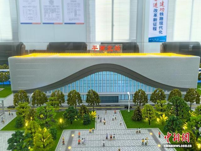 图为平南北站站房模型。中新网记者 蒋雪林 摄