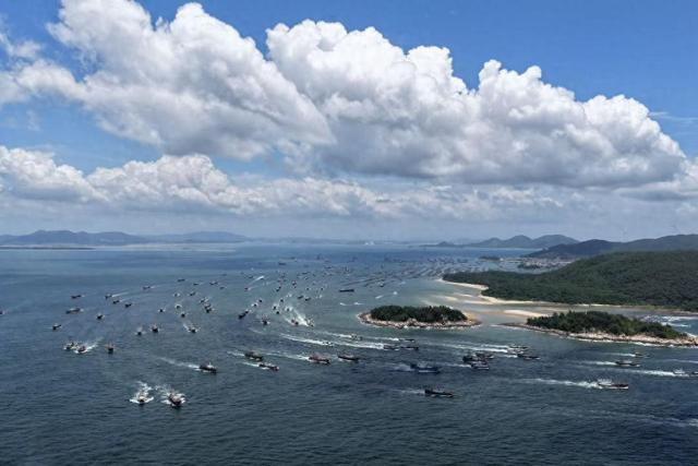 8月16日，阳江超3400艘渔船驶向南海。（梁文栋 摄）