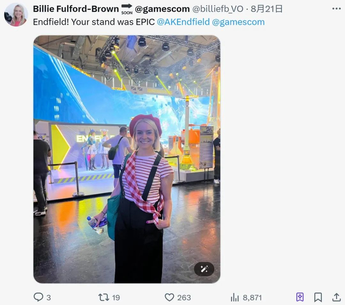 《33号远征队》中Sophie的配音演员Billie Fulford-Brown来终末地展台前打了个卡