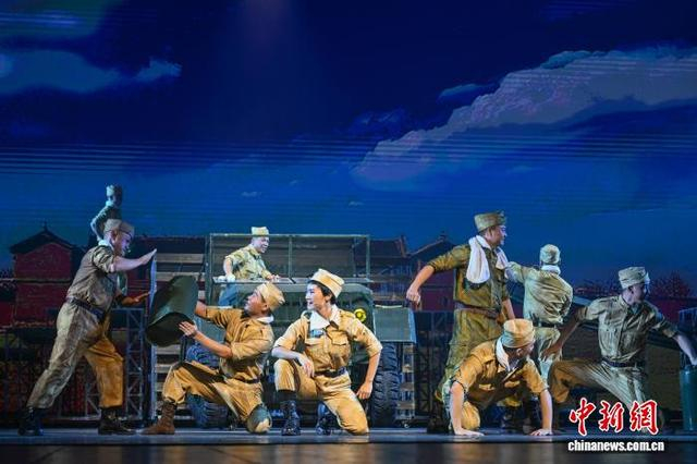 图为演员演绎机工队伍在西南运输处昆明训练营训练场景。中新社记者 李嘉娴 摄 