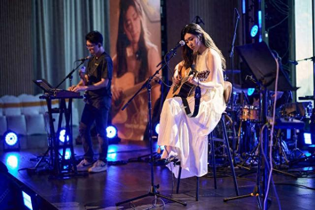 金婵紫在演绎自己的歌曲。受访者供图