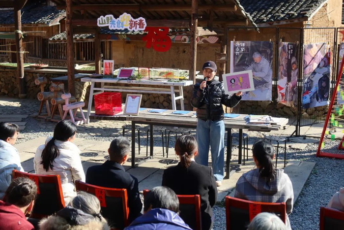 山野共创迎新春·松庄村“村口的涂鸦”村民艺术共创2024年分红大会。三都乡人民政府供图