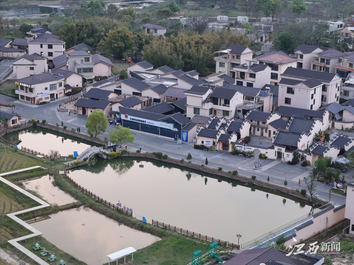 ▲渡江镇莲塘村黄花湾风景航拍（来源：江西新闻客户端）