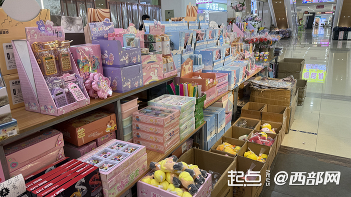琳琅满目的文具用品