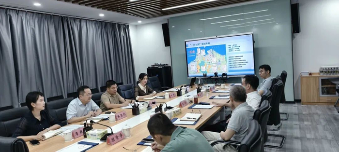 海口高新区与中国银行海南分行座谈。
