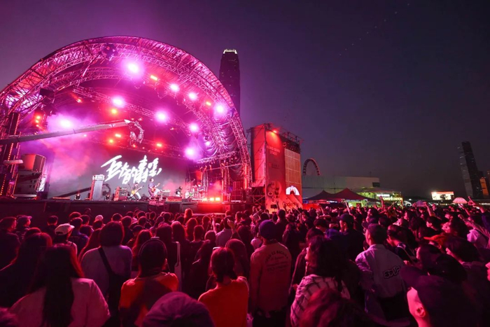 Clockenflap是香港最盛大的国际户外音乐及艺术节，将于12月重临中环海滨