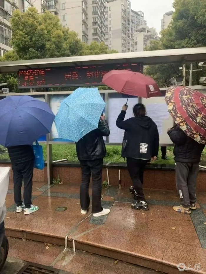 新版停车方案公示。