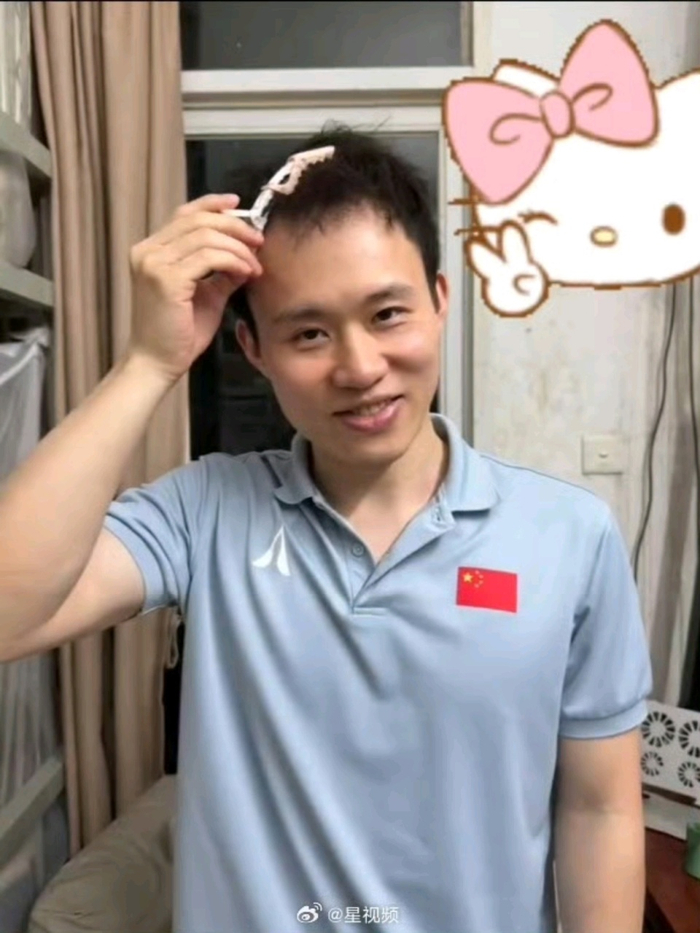 爆笑！全红婵晒29岁师兄戴发卡，网友提醒
：对方结婚生子
，注意分寸