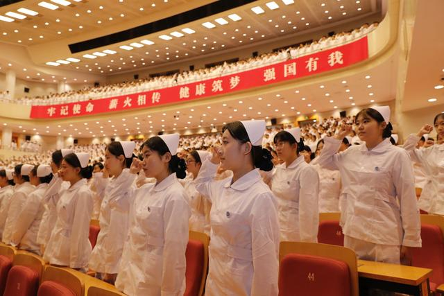卫职院举办2025级新生开学典礼 1762名新生庄严宣誓（学校供图）