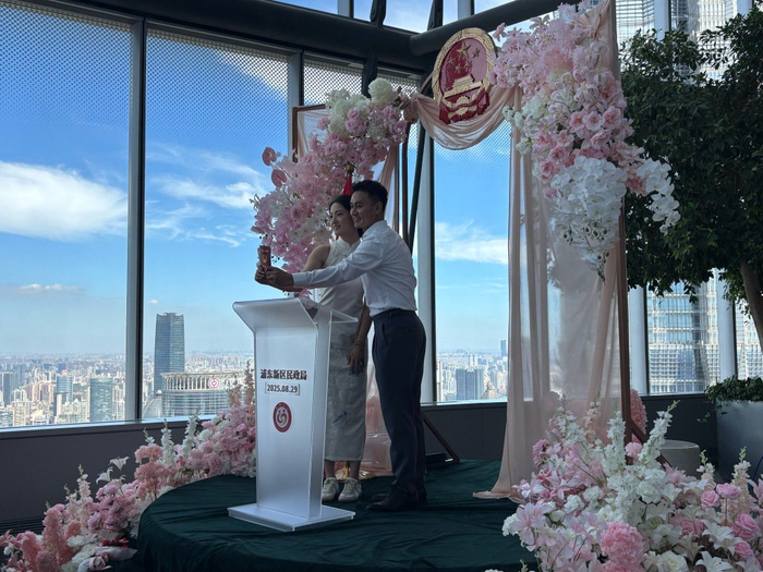 8月29日七夕，浦东新区婚姻登记中心上海中心特色登记点正式启用。本文图片均为 澎湃新闻记者 邹佳雯 图