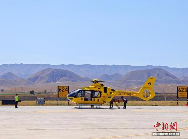 图为航空应急医疗救护展示。史玉江 摄