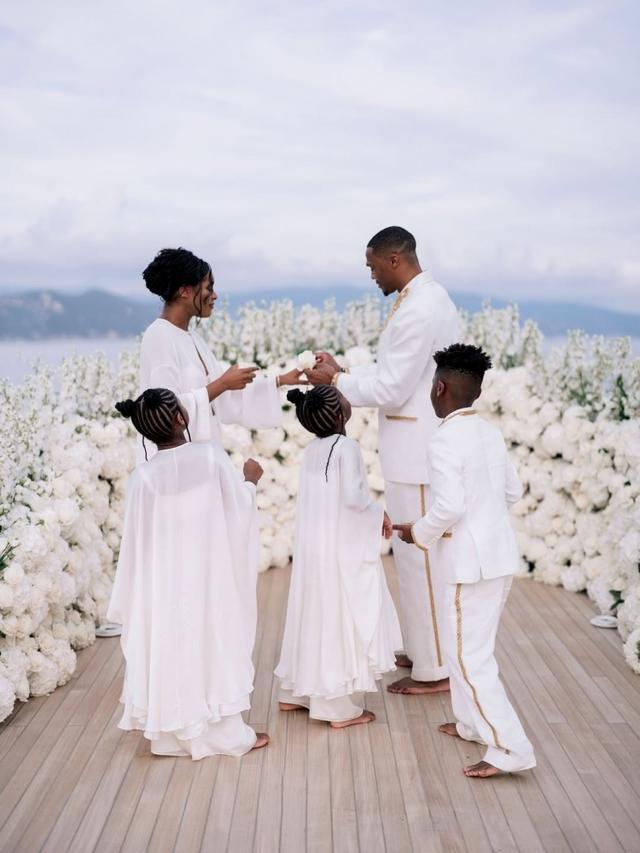 日本国脚德甲首秀重伤！睾丸破裂后已不完整，又遭十字韧带撕裂