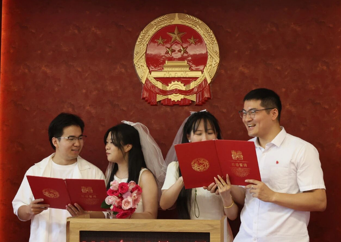 婚姻登记领证集体宣誓