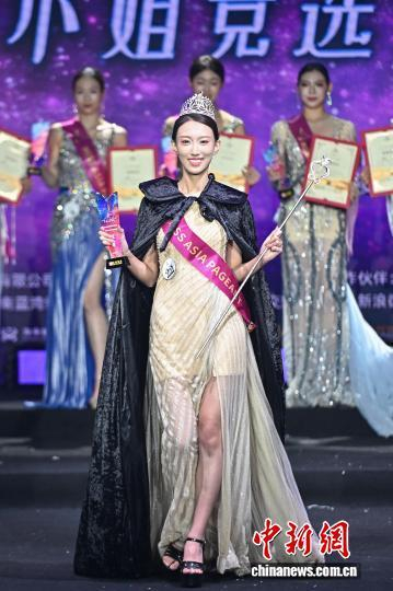 图为周哲涵。中新社记者 骆云飞 摄