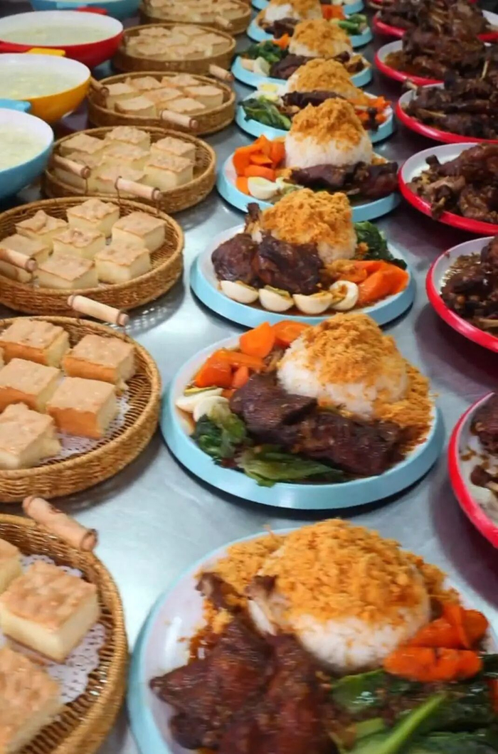 幼儿园发布的孩子们吃的美食（视频截图）