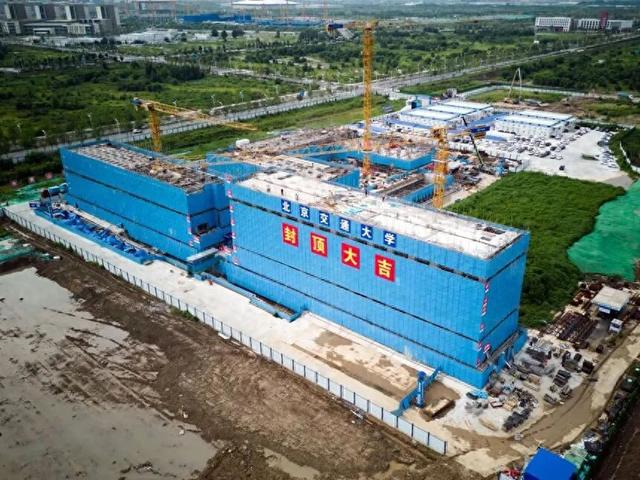北交大雄安校区学生宿舍A标段项目6号楼（博士生公寓）实现主体结构封顶。北交大供图