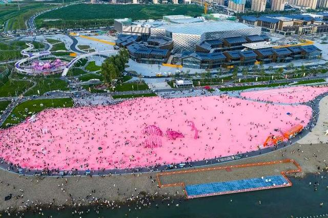 白天肆季南河粉色沙滩。长春文广旅局供图