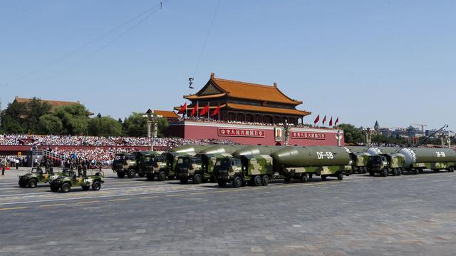 DF61 亮相抗战胜利日阅兵，网友：再也不是小米加步枪__财经头条__新浪财经