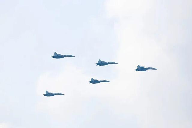 9月3日，纪念中国人民抗日战争暨世界反法西斯战争胜利80周年大会在北京隆重举行。这是舰载机梯队。新华社记者 那宇奇 摄