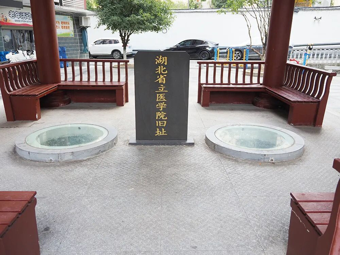 裕壁亭的两口枯井。（全媒体记者李徐祎 摄）