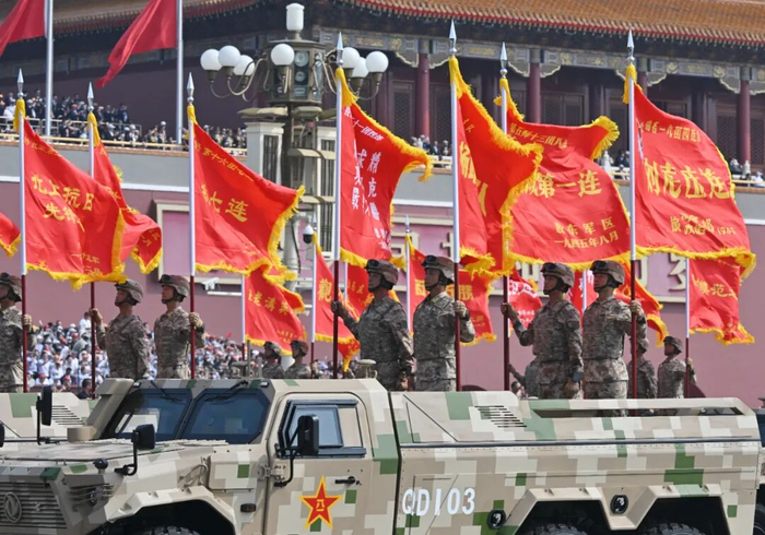 ▲這是戰(zhàn)旗方隊接受檢閱。新華社記者 劉金海 攝