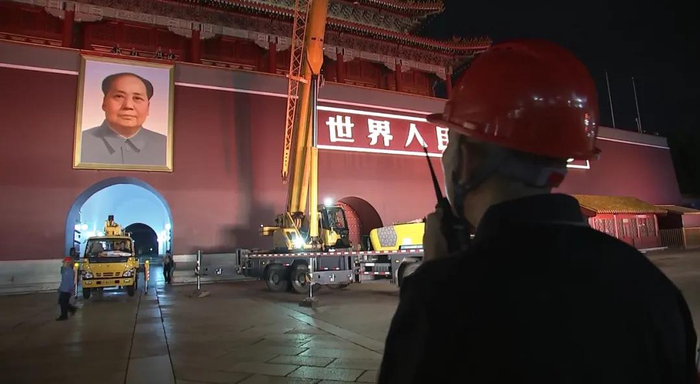 大阅兵前,天安门城楼毛主席画像“换新”|天安门城楼|画像|毛主席|端门|大阅兵_新浪新闻