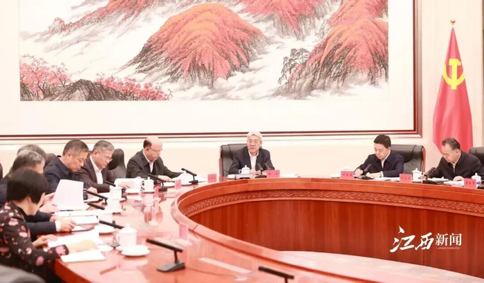 ▲省委常委会召开会议，传达学习习近平总书记重要讲话和全国两会精神在全党开展深入贯彻中央八项规定精神学习教育。