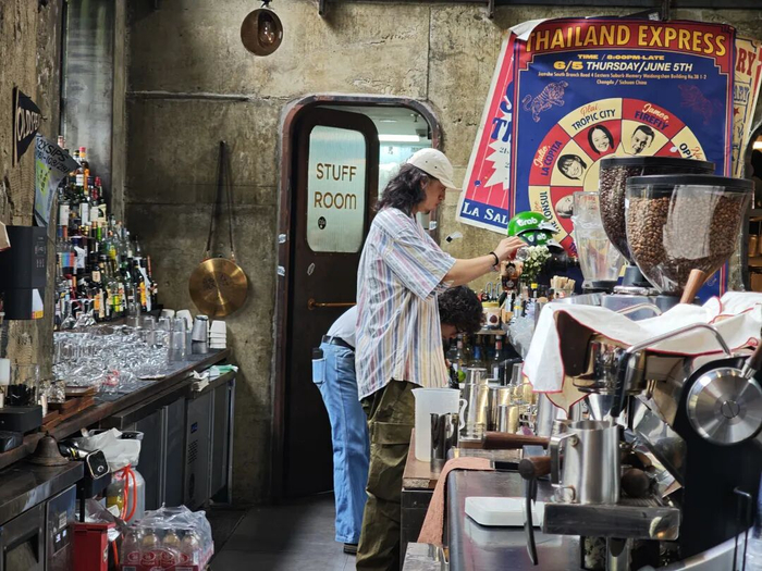 园区里的工业风咖啡厅