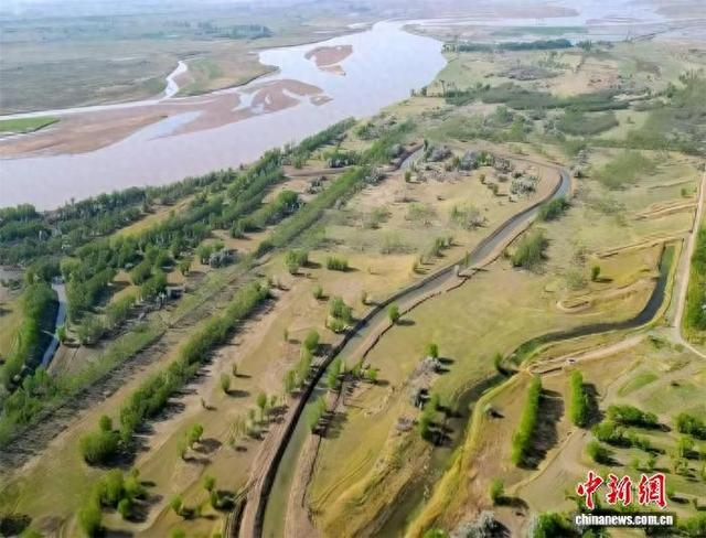 资料图为天河湾国家湿地公园俯瞰图。平罗县天河湾国家湿地公园供图