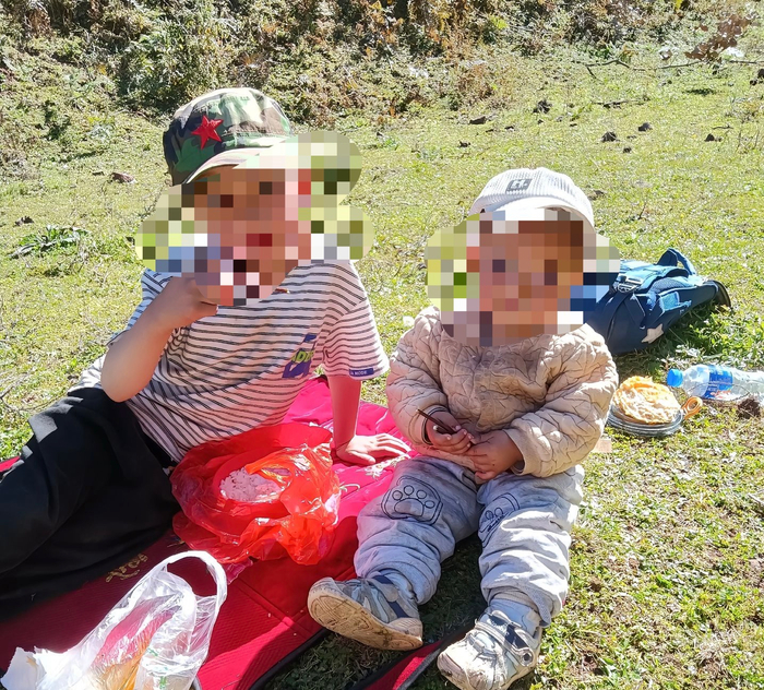 兄妹二人生活照。受访者供图