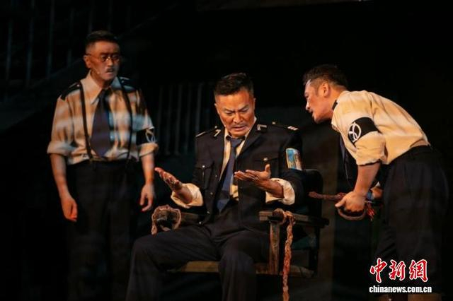 《死无葬身之地》剧照。 国家话剧院供图