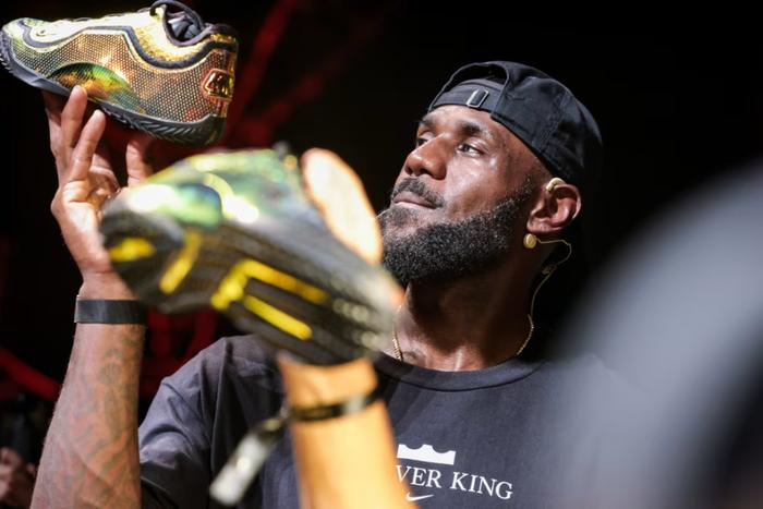 篮球明星们纷纷推荐 Under Armour 和 Nike 的运动鞋,但中国竞争对手也正紧随其后