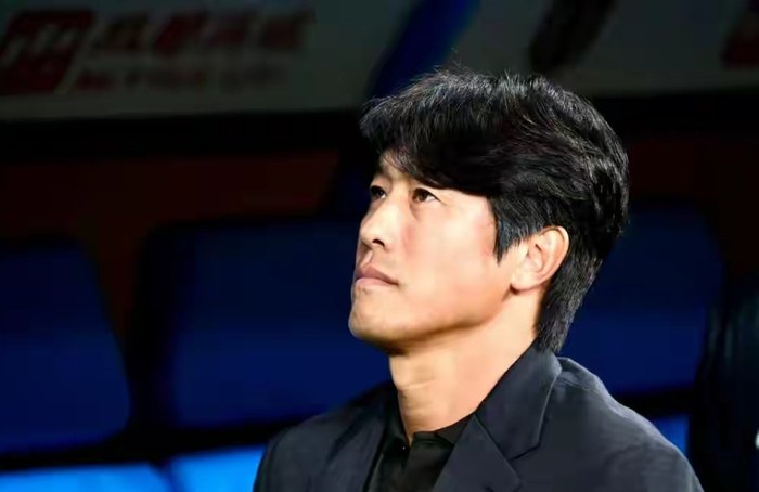 成都蓉城急了！国足选帅盯上徐正源