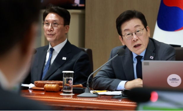 李在明9日在龙山总统府主持国务会议 图源：韩媒报道配图