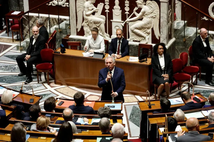 法国时任总理贝鲁9月8日在巴黎国民议会发表讲话。