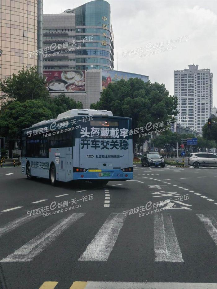 宁波公交车大幅避孕套广告被指引人不适，公司回应