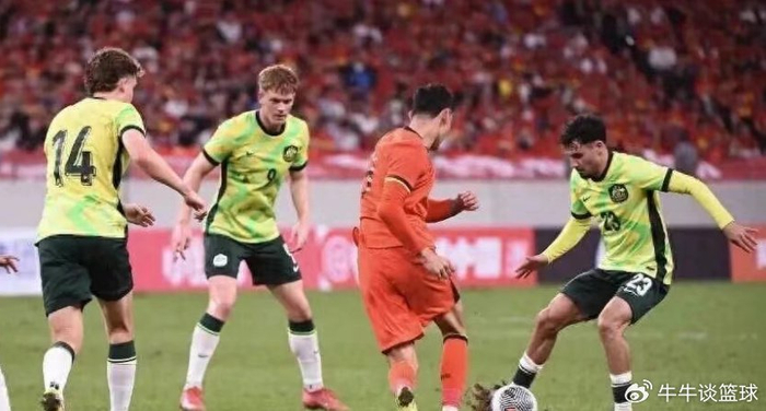 中国男足出线，外国球迷破防：真可耻，怒喷假球，呼吁亚足联调查