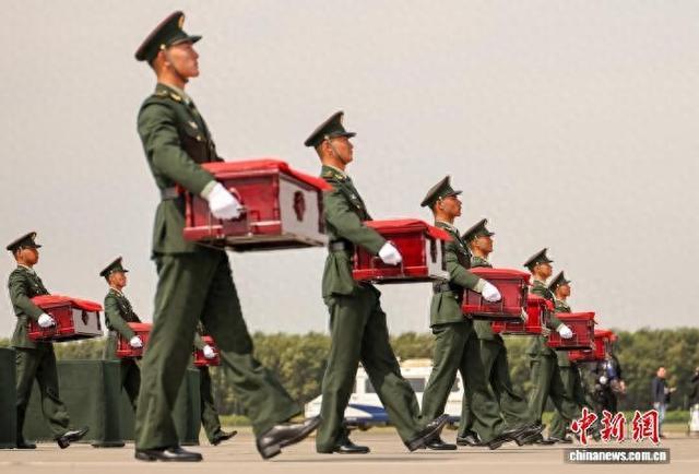 9月12日,第十二批在韩中国人民志愿军烈士遗骸迎回仪式在沈阳举行。中新社记者 于海洋 摄