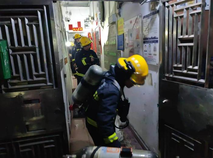 退伍回到家仅4个小时 他救下整栋楼邻居