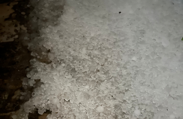 9月13日晚，北京豐臺出現密集冰雹，突降地面積起厚厚一層。數量<strong></strong>受訪(fǎng)者供圖