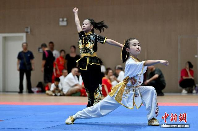 图为比赛现场。中新社记者 韩苏原 摄 