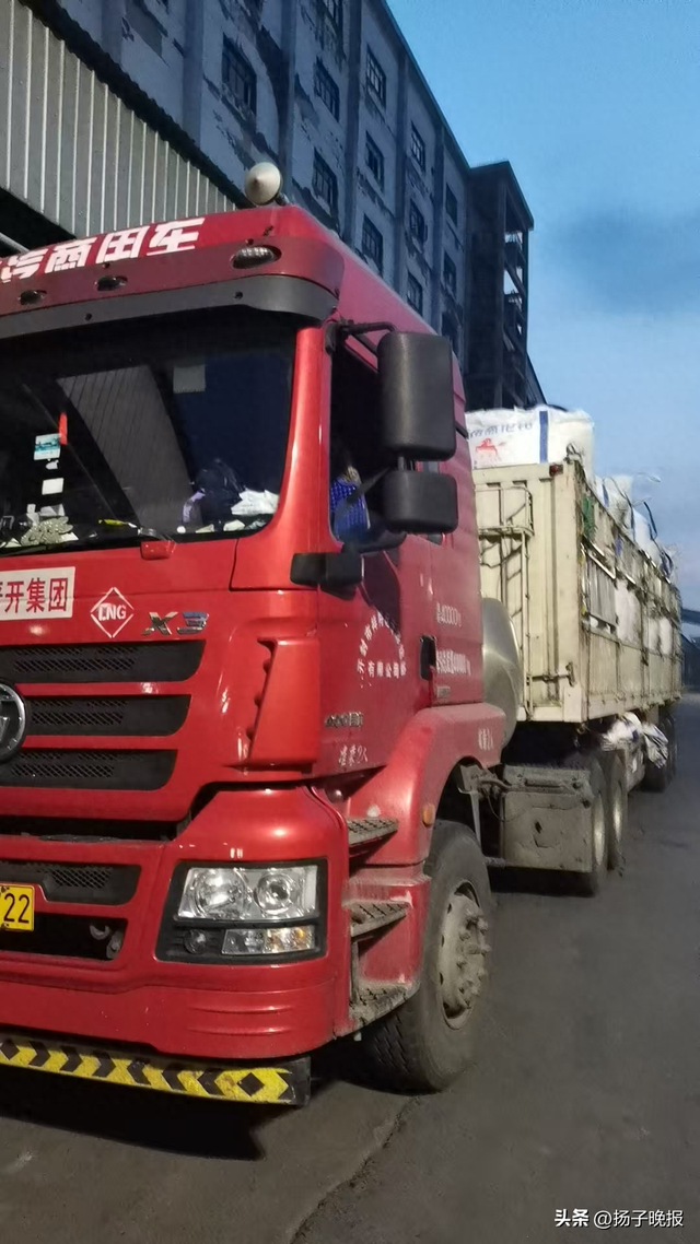 ▲从晋开公司拉化肥的大货车。受访者供图