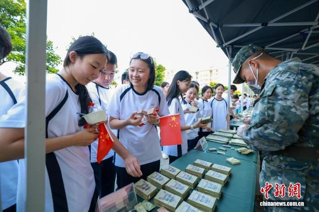 粤港澳500余名青少年走进军营。武警广东总队 供图